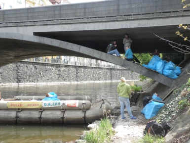 53,80 PB - sdlo bezdomovc z mostu na Slovansk ostrov